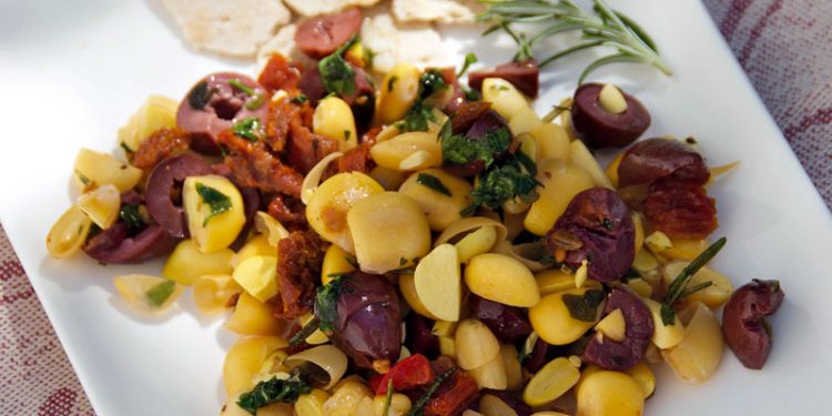 Lupinensalat mediterran